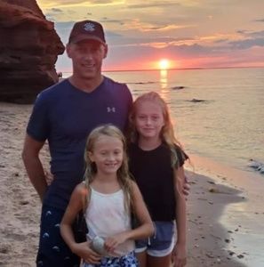 Meet your Posher, Troy